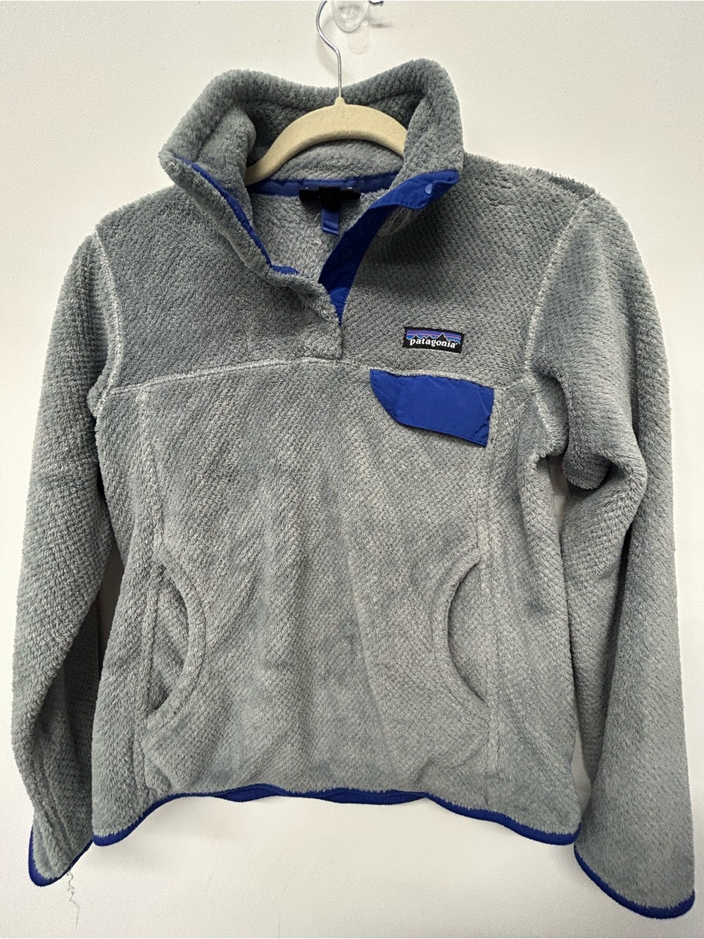 Patagonia Women’s Gray Fleece Snap-T Pullover with Blue Trim